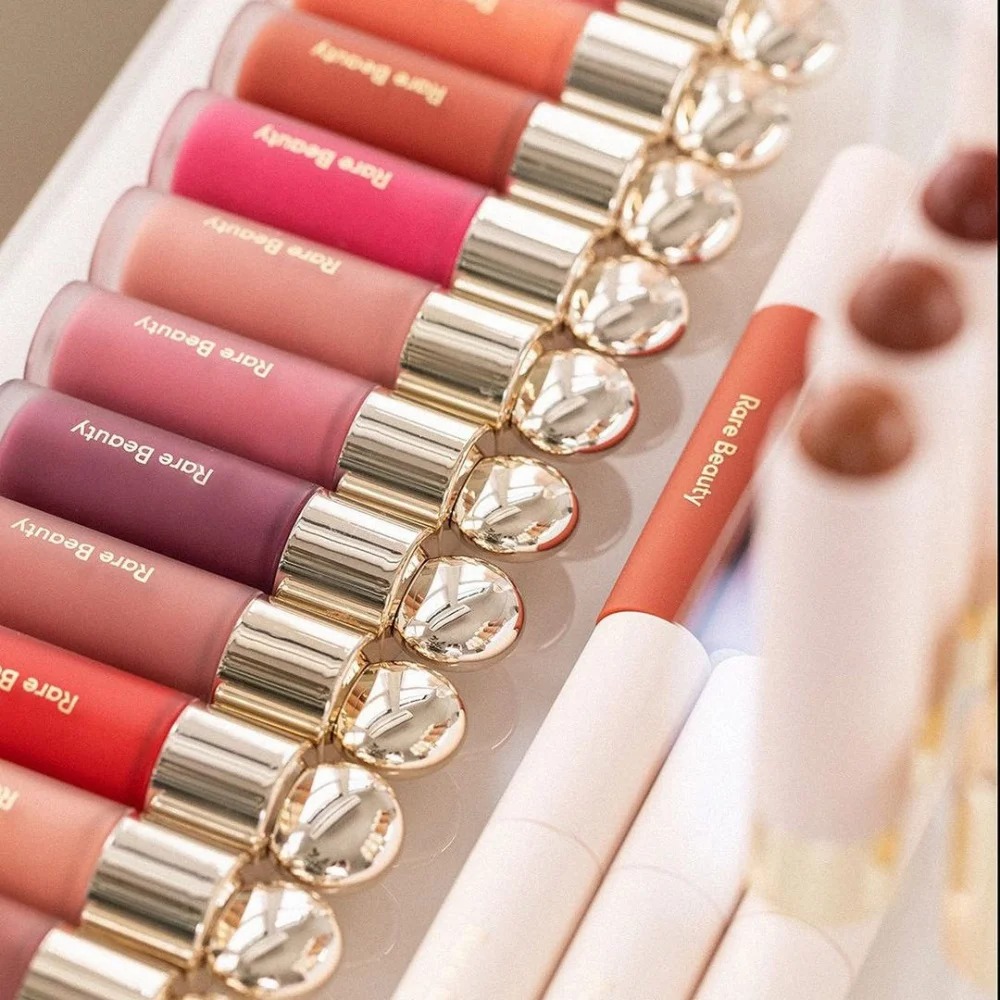 Rare Beauty Liquid Blush Silky - Beauty Love Makeup reseña y precio