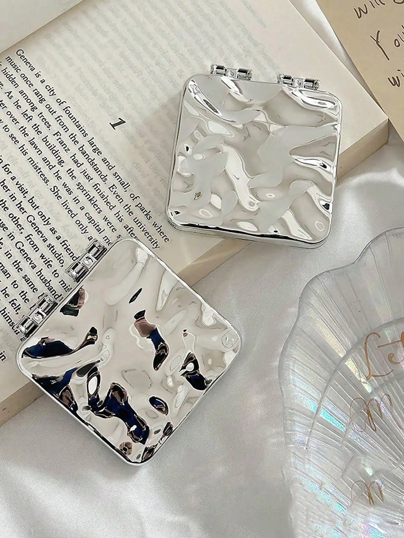 Portable Folding Makeup Mirror - Makeup Beauty Y2K Style reseña y precio